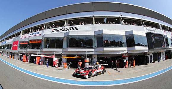 予選が始まってもすぐに走り出さないマシンもいるよ？