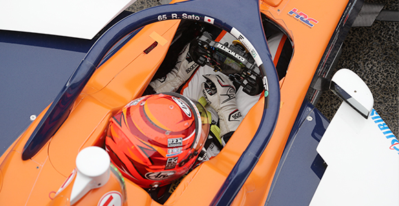 フォーミュラカーのコックピット上側の柵は邪魔じゃないの？